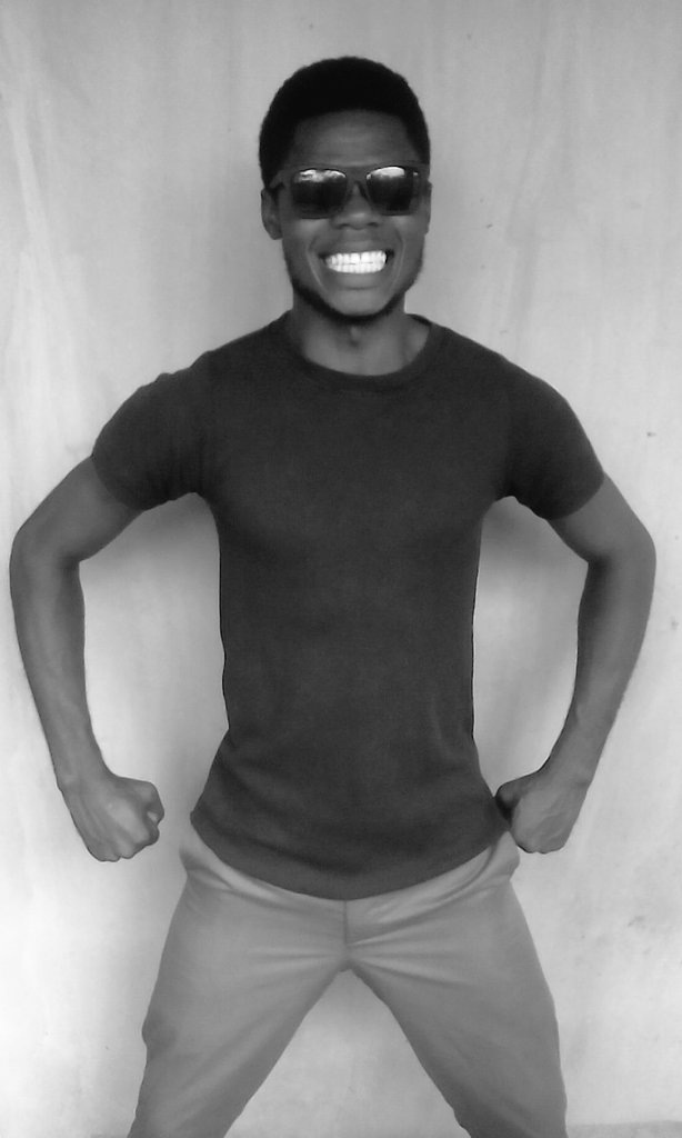 iamoluwasegz's tweet photo. #Muscling...........
#Fitted_me https://t.co/FfqriXzIES