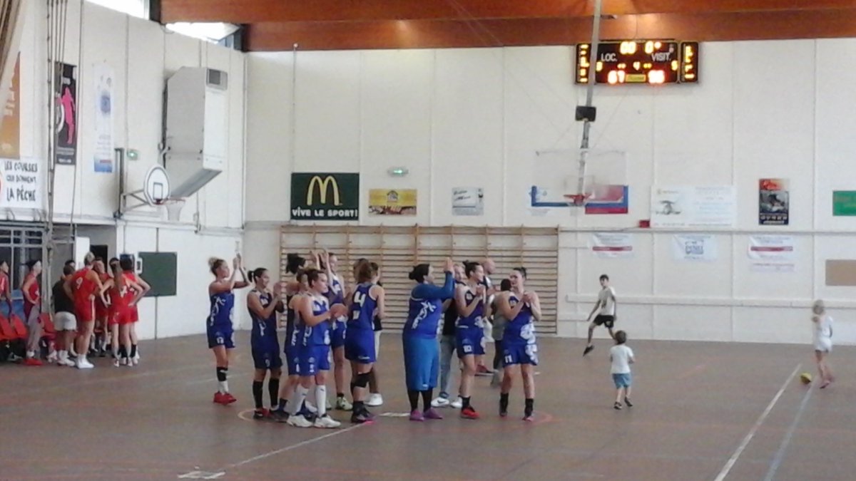 ast_basket's tweet photo. SF1:elles finissent 1ères de leur tournoi de rentrée en battant Carmaux 67 à 56.Retrouvailles sur un terrain pour les 2 copines Lise &amp; Manon https://t.co/WXvaM2JMfM