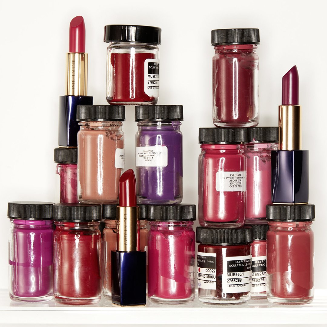 Il nuovo Pure Color Envy Matte riempie le labbra con un colore intenso bit.ly/LipsToEnvy  #esteelauder #makeup #LipstickEnvy