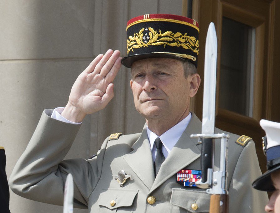 gaulliste2012's tweet photo. Le président organise la guerre politique élu avec 40 pour cent des inscrits qu'il se débrouille avec eux les 60 autres refusent https://t.co/6OnTLKWSQS