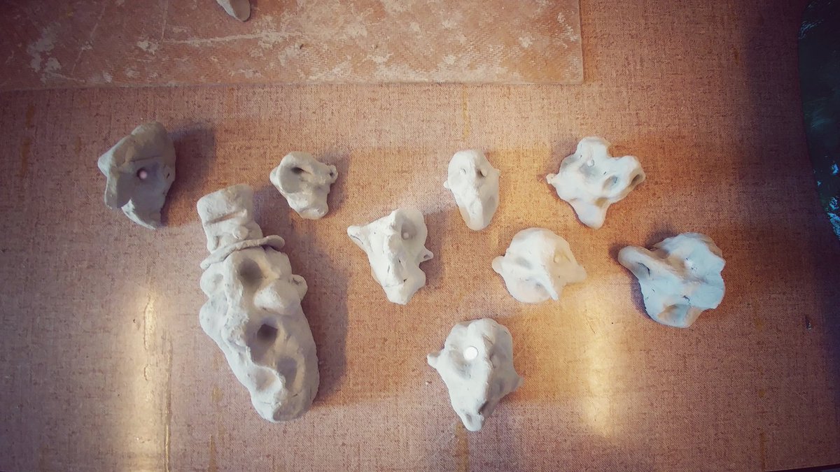 nomara_art's tweet photo. Made some weird faces while using some clay in class 😜

#alsoart #clay #creative  #newmaterial #newmaterials #weirdface #characterdesign https://t.co/lBZvcwhcd6