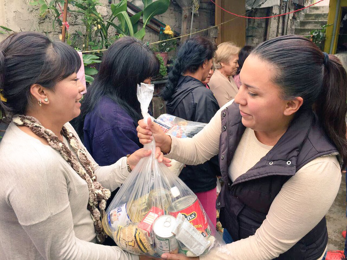 den_025's tweet photo. Con el apoyo que seguimos recibiendo, hoy estamos entregando despensas a las familias izcallenses afectadas x el desbordamiento de la presa. https://t.co/wgQmnTG4Di