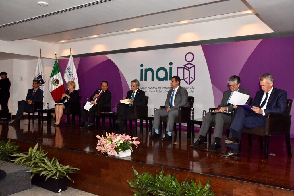SEBIEN_cdmx's tweet photo. #AcciónSemanalCDMX Presentación #IDES2017 contó con presencia de @f_javier_acuna @mpkv_inai @joelsas #INAI y Antonio Molpeceres @PNUD_Mexico https://t.co/iybvYehboz