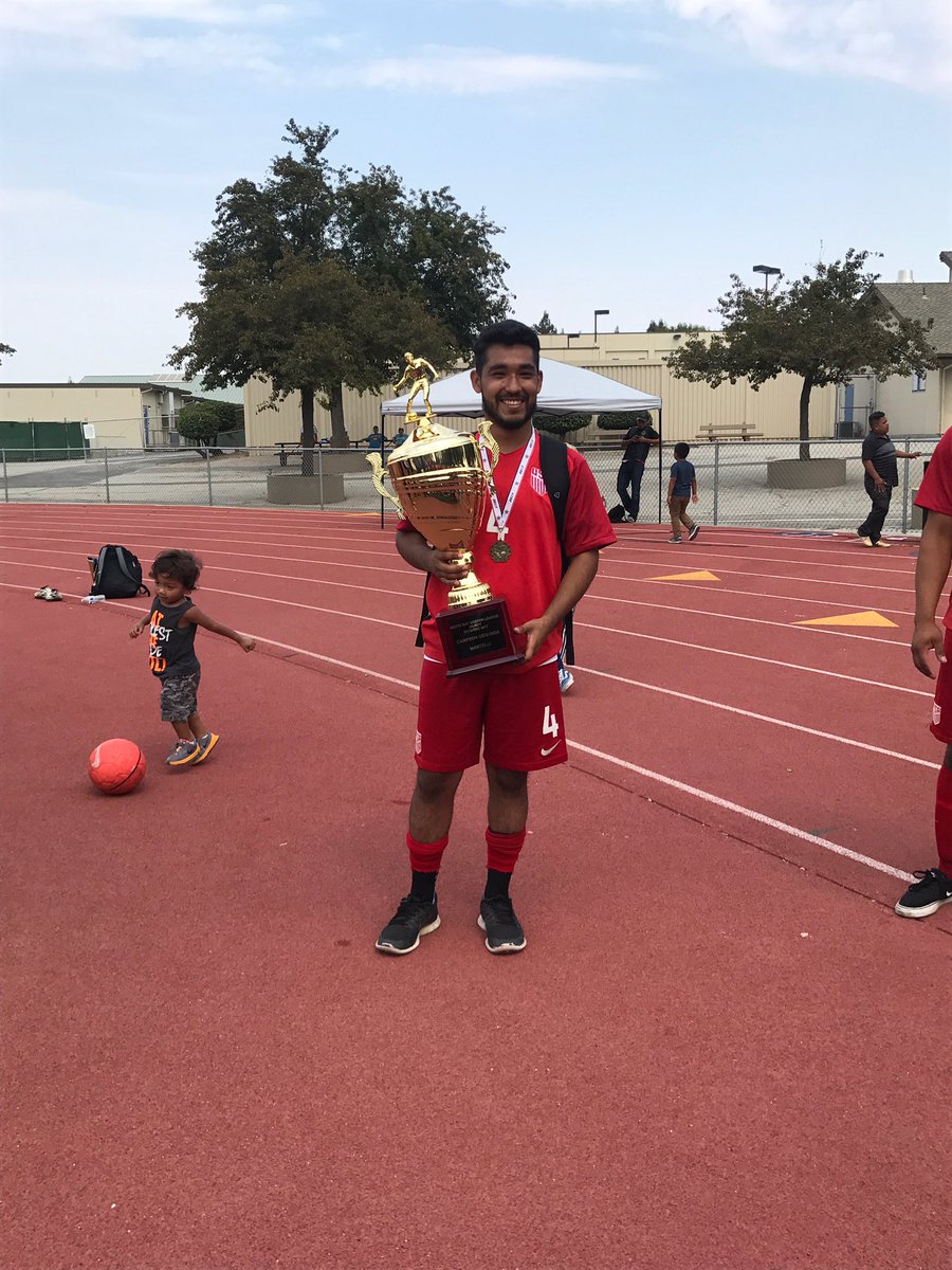 _22luis's tweet photo. Update: 
Campeones de segunda !⚽️🏆 https://t.co/EkpIgMTELS