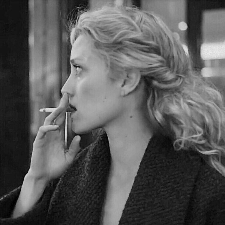 lenasreputation's tweet photo. she knows how to be hot while smoking https://t.co/sjkk63aaXk