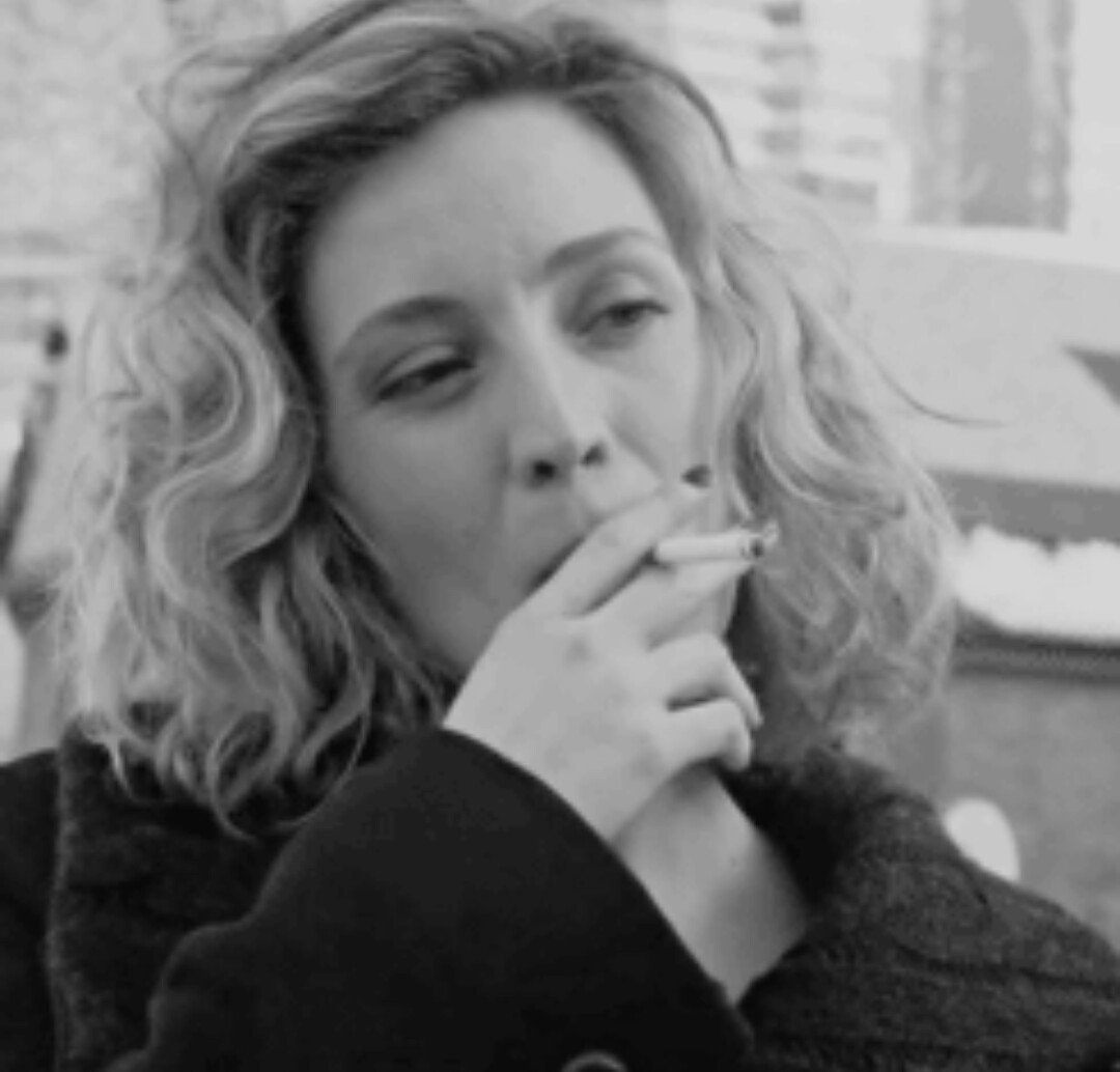 lenasreputation's tweet photo. she knows how to be hot while smoking https://t.co/sjkk63aaXk
