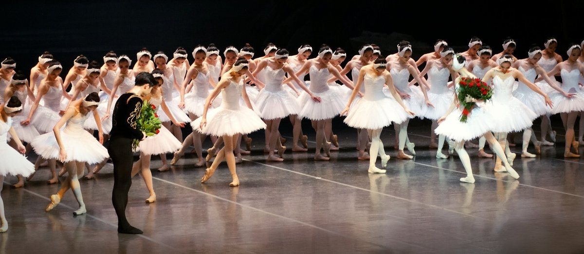 Fantastische middag met mijn dochter in @theatercarre Ons eerste #Zwanenmeer 
Dit zullen we nooit meer vergeten! #Shanghaiballet #Swanlake