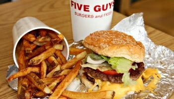 FiveGuysCFL's tweet photo. Who's hungry? Come in for dinner! #FiveGuysofCentralFlorida #fiveguys #burgersandfries https://t.co/WWMG2MT6Vi