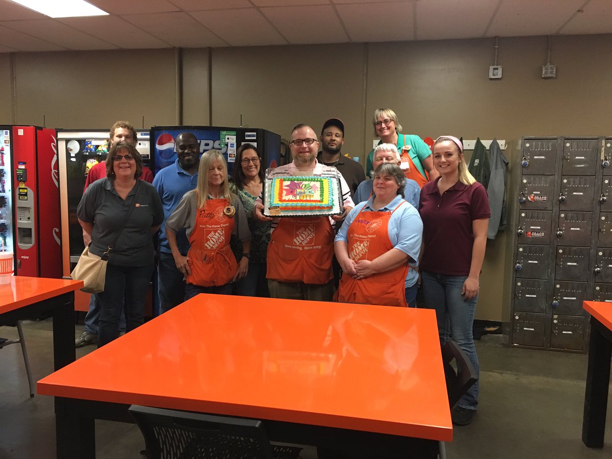 CathyJohnson45's tweet photo. Scott's last at 6545!!!!  😳😳😳 Good luck at 8540!!!!  😁😁😁@BreeHarrisTHD @61_clinton @THDScott71 https://t.co/kH1d4sRsp9