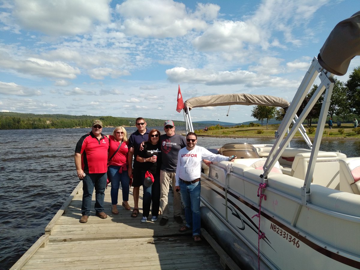 Lanampayne's tweet photo. Coolest #Labourday in the country. Nackawic @UniforTheUnion  local 219 celebrations include free boat rides on the Saint John river #nbpoli https://t.co/8StcB4ccLP
