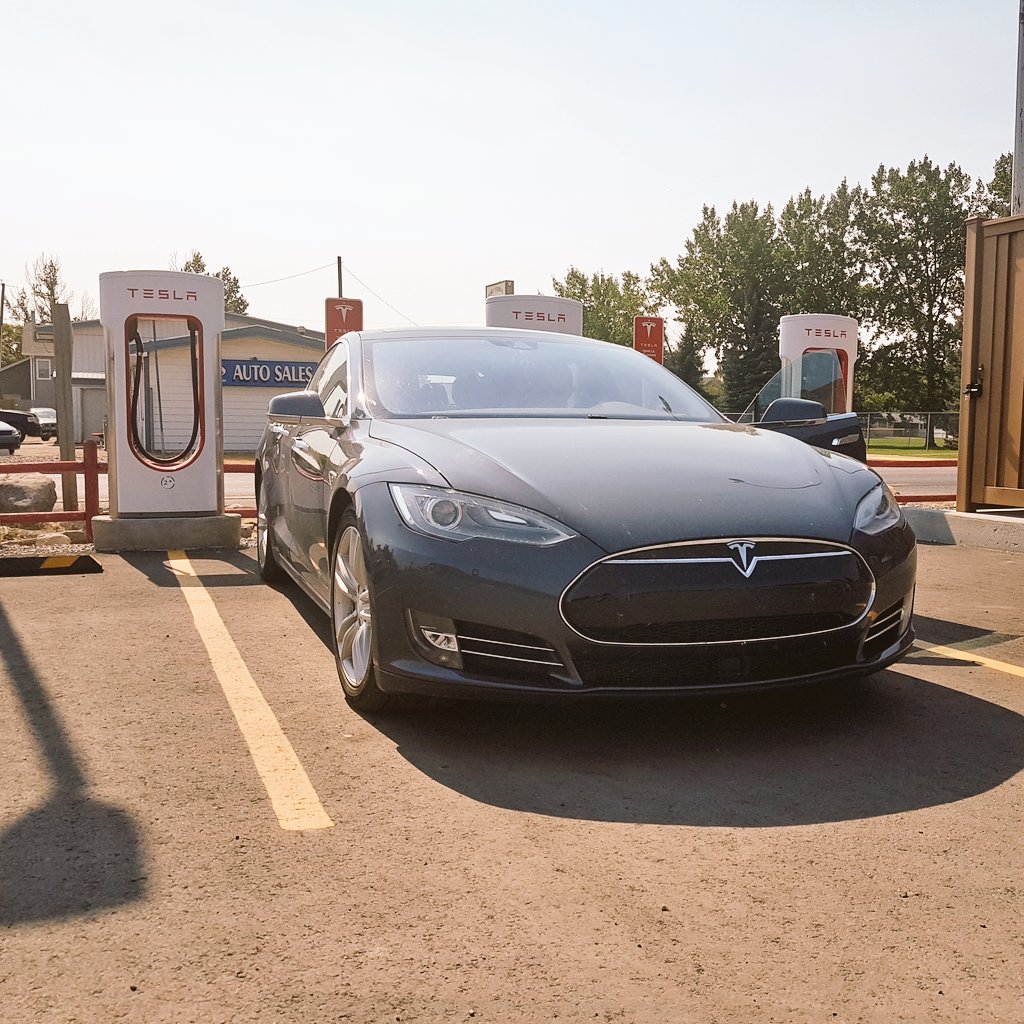 lloydbrokeit's tweet photo. Made it to the #fortmacloed #supercharger and eating at the waffle and sushi restaurant. #TeslaModelS #ev #roadtrip https://t.co/nr7Rgj06H8