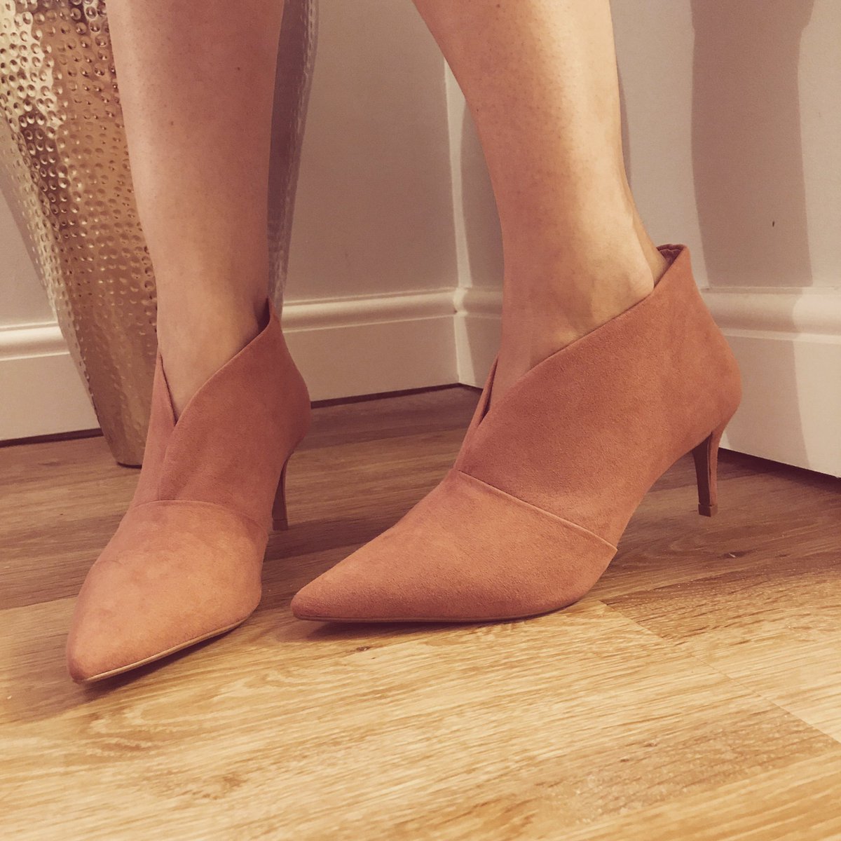 MeTimeForMama's tweet photo. Just bought these salmon suede babies from @nextofficial - think I'm in ❤️! You likely? #autumnfashion #suede #boots https://t.co/t7FY0O7PAp