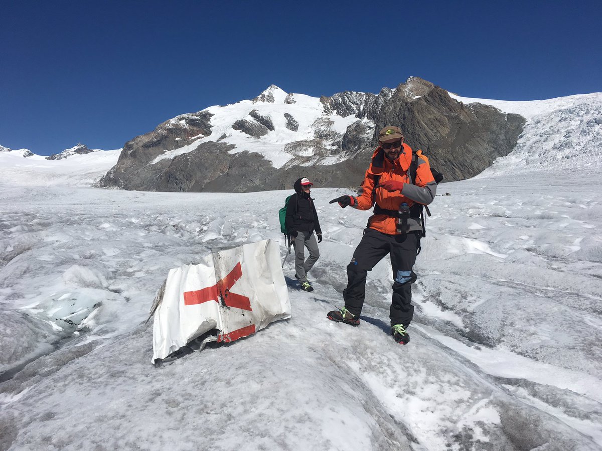 Après avoir retrouvé le fuselage sur le glacier d Aletsch en 2016, voici l'aile droite du piper #matzaaletsch2017