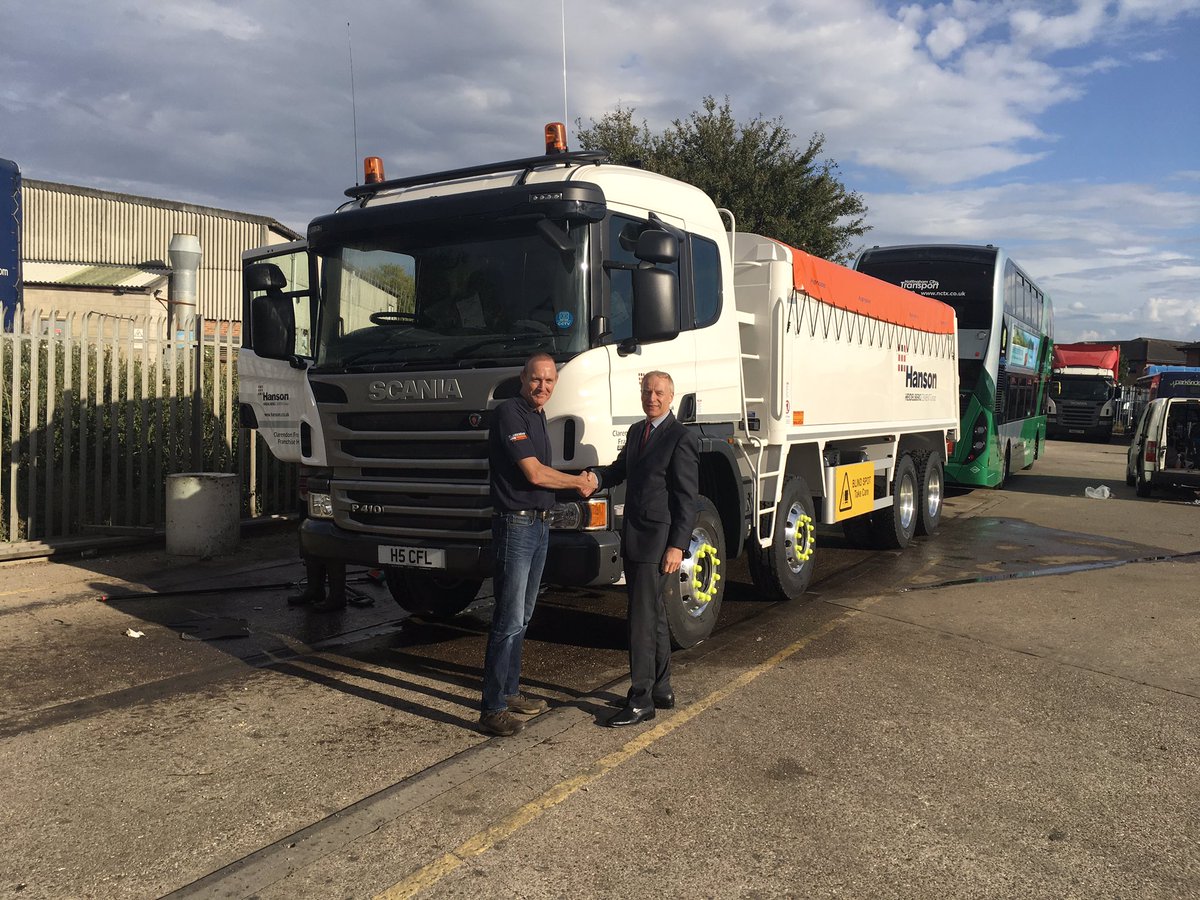 IvorMorris1958's tweet photo. Clarendon Freight replaces early  Euro 4 8x4 model with this P410 after his 2016 Euro 6 P410 proved nearly 2mpg improvement https://t.co/5vdyg3irt6
