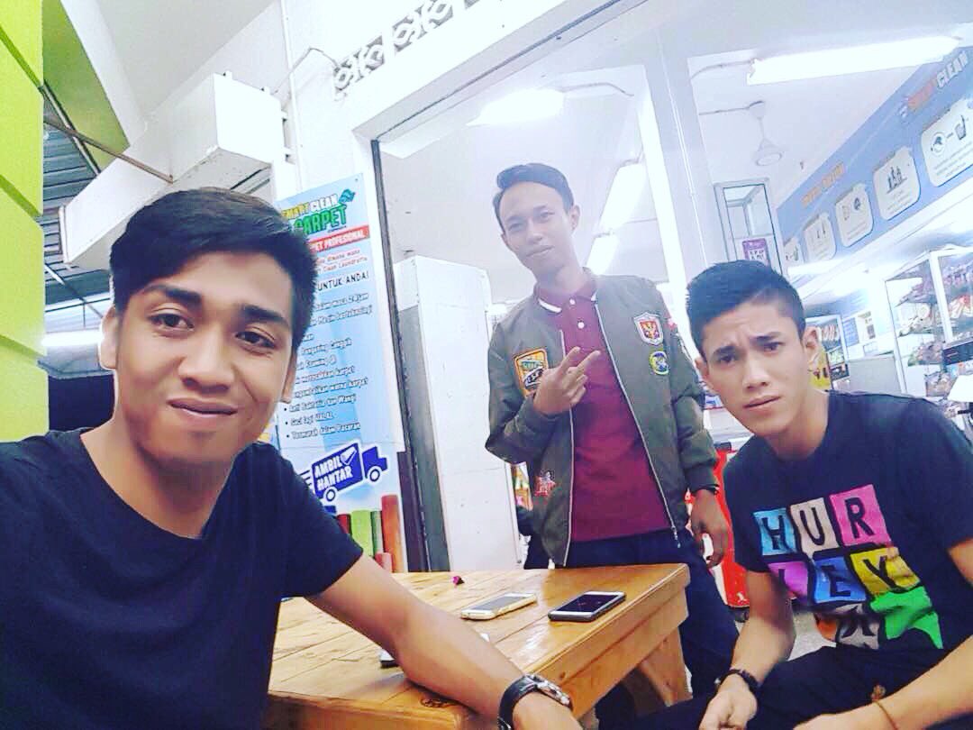 faisiqwan's tweet photo. sahabat susah nak carik tapi kawan mudah nak carik😏
night
#mybro
#kemahkeming https://t.co/KImGmSs6Rl
