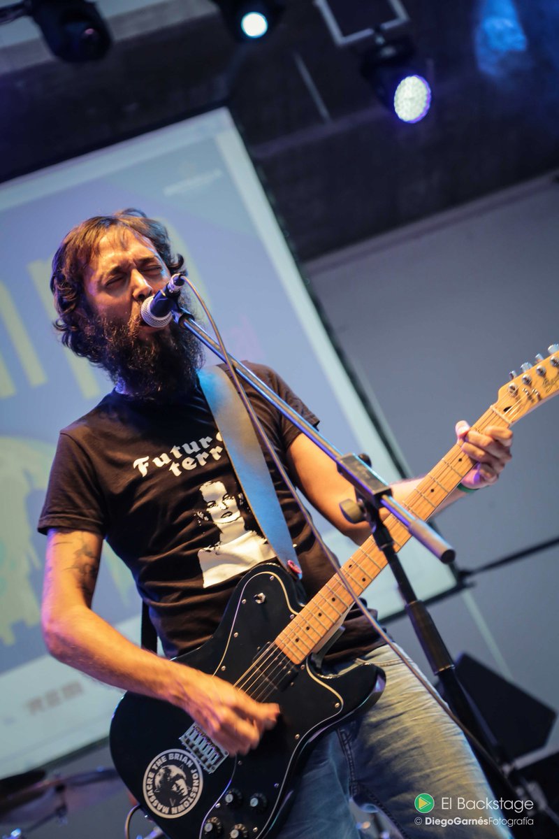 FOTOS: 🍋🎸📸 Echa un vistazo en imágenes a la jornada inaugural del <a href="/lemonpopfest/">lemonpopfestival</a> 2017 facebook.com/media/set/?set… por <a href="/diegogarnes/">⚡️𝘿𝙞𝙚𝙜𝙤 𝙂𝙖𝙧𝙣𝙚́𝙨⚡️🏳️‍🌈</a>