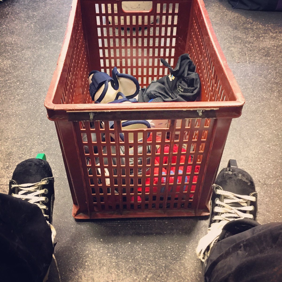 finance_wingman's tweet photo. Det var inte lätt, men det var värt det 💪 Hur länge håller det i sig? #flexlink #hockeybockey #äntligenträning #mörbultad https://t.co/mqVxJdVc3G