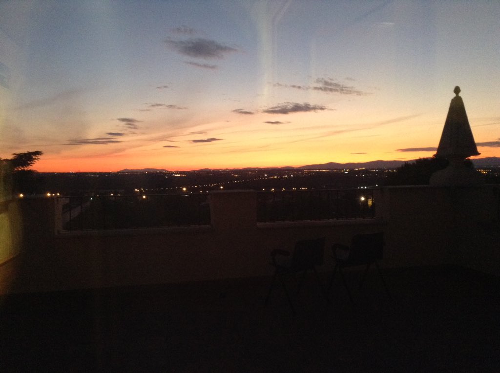 PJopaloma's tweet photo. Artemisa y Apolo me decían adiós desde el CHB de Madrid. ☀🎶️🌙🏹 #TDCamp2017 #TDC2017 https://t.co/oYXTLuYhQb