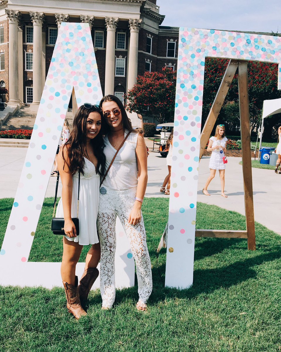 SMUDeltaGamma's tweet photo. saturday's are for the stangs!! 🏈 #beaDG https://t.co/5zrWLOYUZj