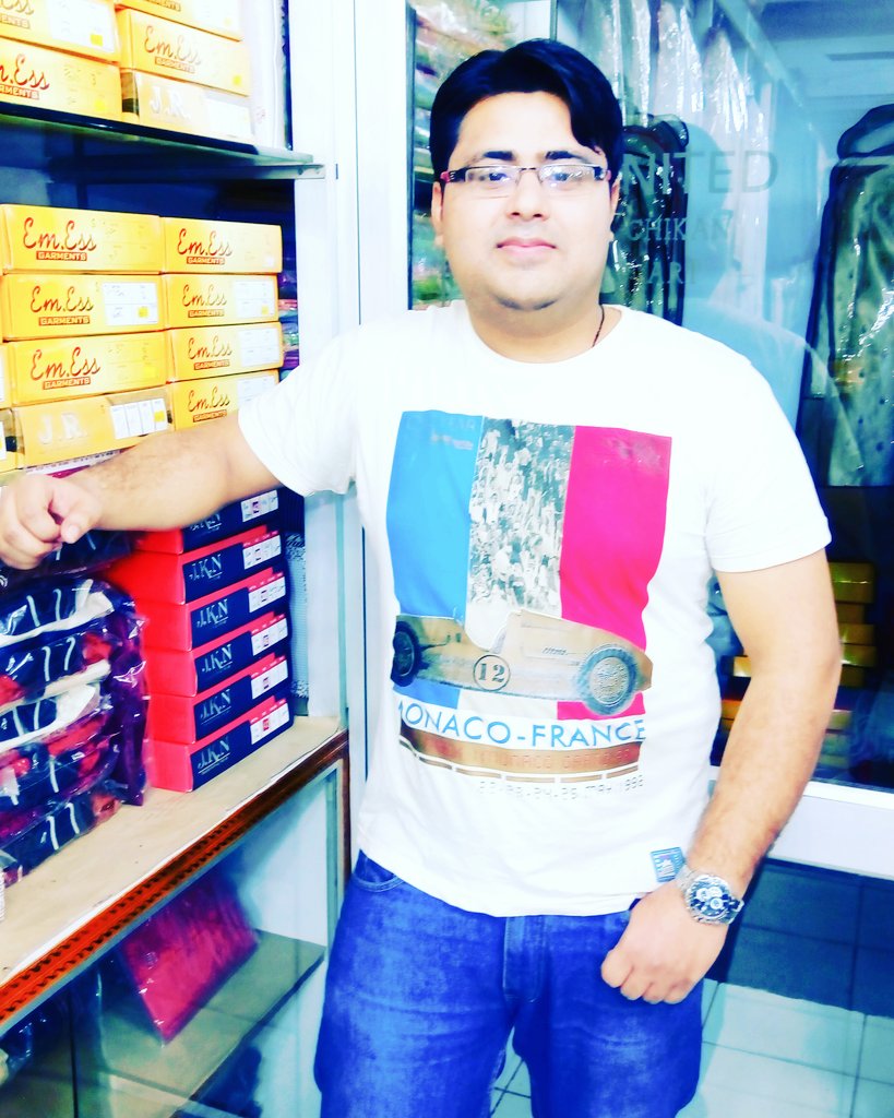 syedjawednihal2's tweet photo. #verygoodlookingboy #intelligent #verywise #faircomplexion #Attraction #innocentface #highlyeducated #BusinessOwner #rich #healthylifestyle https://t.co/VP2EQExSBr