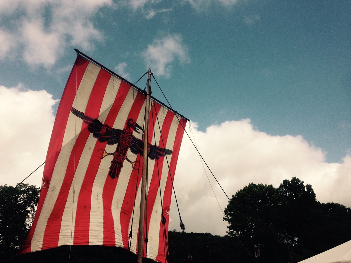 LEVikingShip1's tweet photo. Blue skies and free refills! #Vikings #vikingship #Scandinavian #scanfest https://t.co/Nml6g8c12d