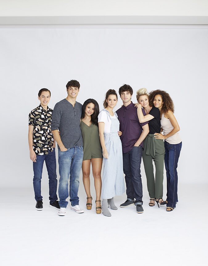 MaiaMitchellFR's tweet photo. RT if you want a season 6 of The Fosters. #RenewTheFosters https://t.co/uPnTzEQAgd