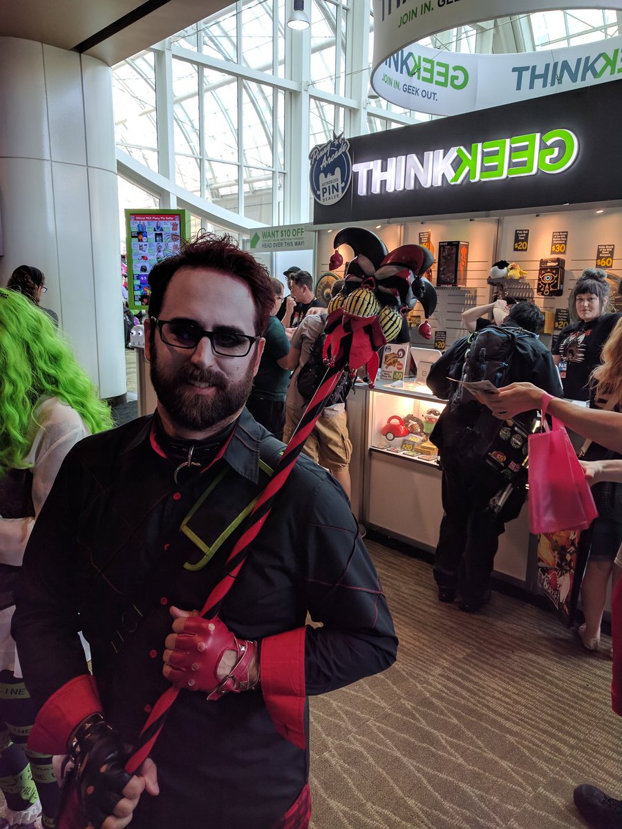KindofEpicIRL's tweet photo. Checking out the #ThinkGeekPAX store! https://t.co/XarMReNYHp