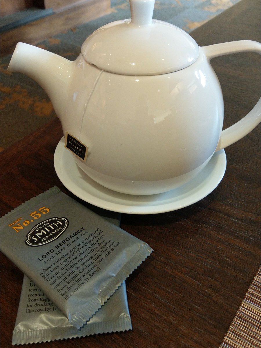 GrnLakeGirl's tweet photo. Some #LordVoldamort @Smithteamakers lol I mean #LordBergamont tea time with #brunch #SundayFunday #40x40 #halfmarathon #ORWineHalf https://t.co/cmKYsMyIap
