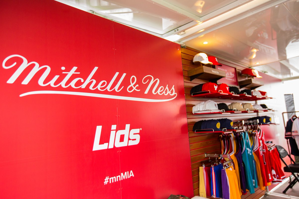 lids's tweet photo. Balled๐ out on Day 1 of @MIAFestival with a little bit of help from @mitchell_ness & some Philly locals๐ #mnMIA. Excited for Day 2! https://t.co/89W2MMY1Rt