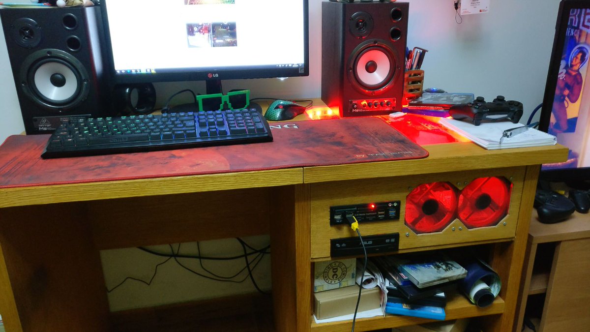 DroidenZ's tweet photo. @MSI_IBERIA Aquí tenéis un centro de entretenimiento casero con una placa base MSI B150 Gaming M3 #muestratuMSI https://t.co/Gxr7Crv1Ml