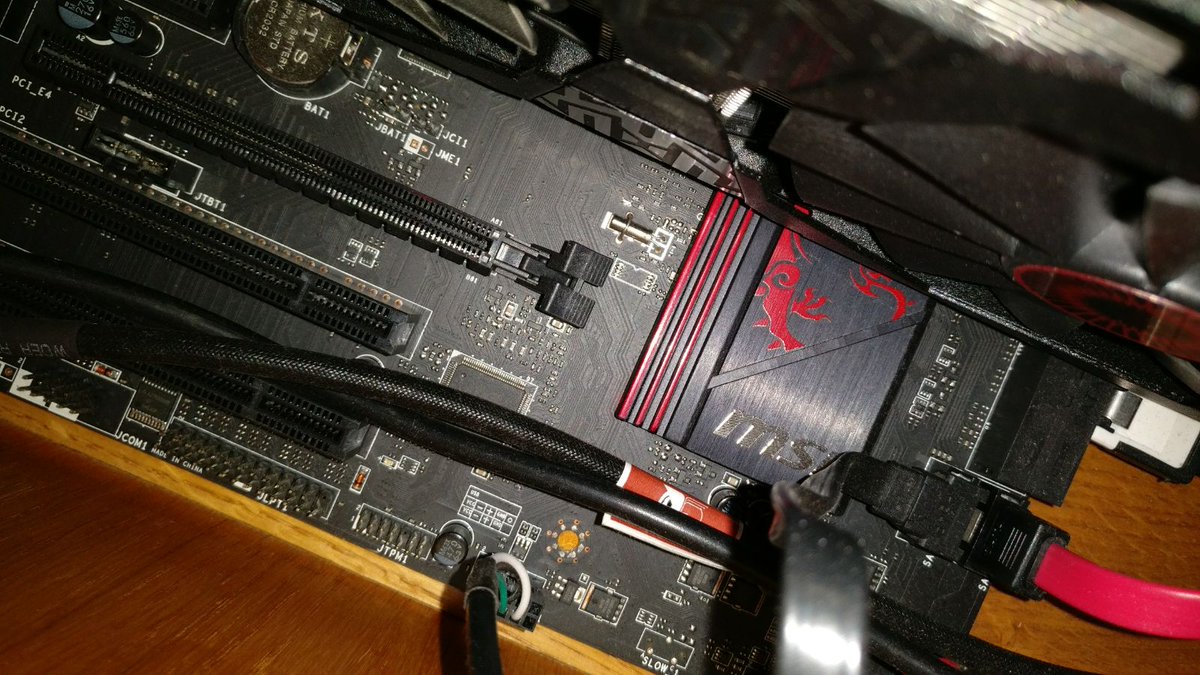 DroidenZ's tweet photo. @MSI_IBERIA Aquí tenéis un centro de entretenimiento casero con una placa base MSI B150 Gaming M3 #muestratuMSI https://t.co/Gxr7Crv1Ml