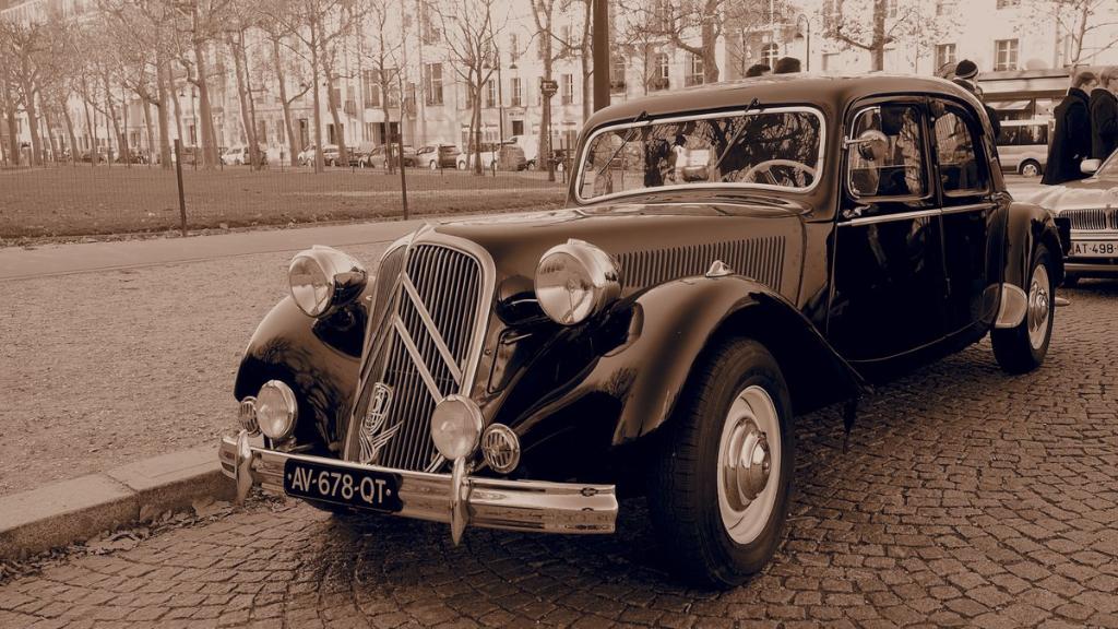EjidoMotor's tweet photo. Todo un Lord, todo un señor #Clasico #coche #cocheclasico #TractionAvant #septia https://t.co/8eMWDwVHAC
