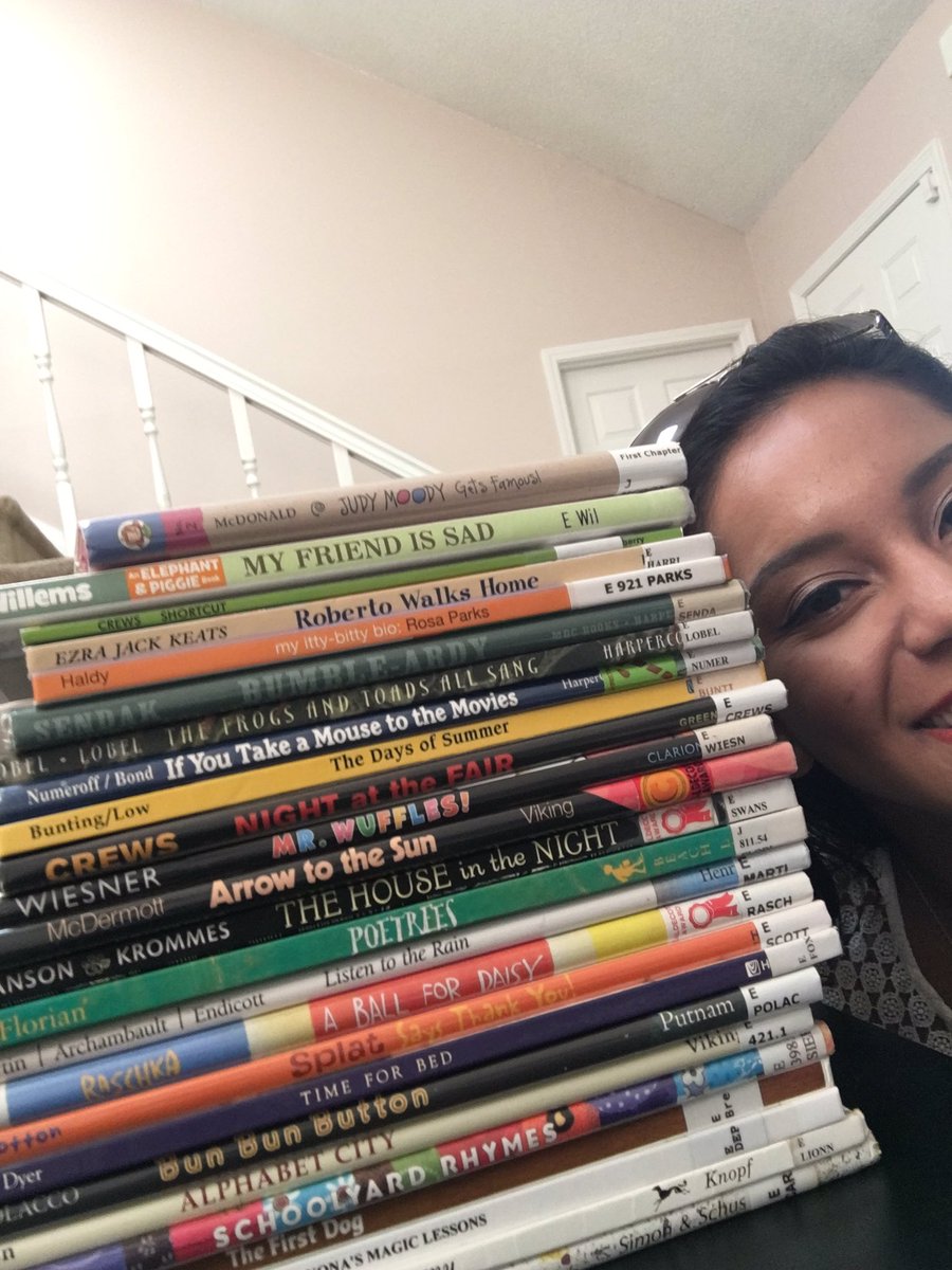 L_Rios7's tweet photo. Shelfie 📚 #rd3200 https://t.co/LyWMLUAOE7