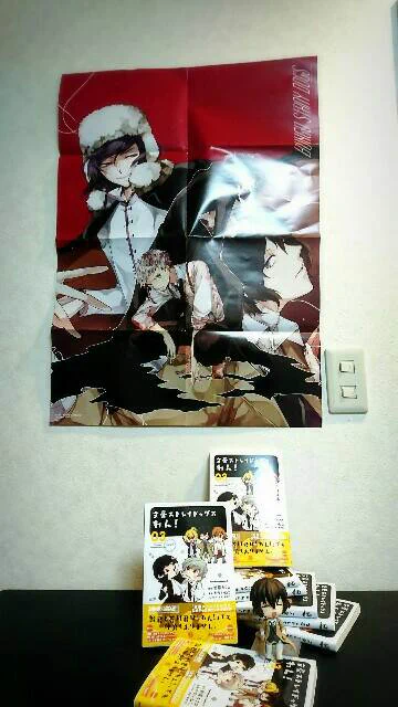 【告知②】同じく発売の今月号のYAの付録ポスターめっちゃでかいです!見て!!しかも両面デザイン!(飾り方を模索中)…と同じ号にして1P「マンガノススメ」というコーナーで持ち込みについて描かせていただきました。漫画家志望の方!是非持ち込み行ってみて下さいネ😁 