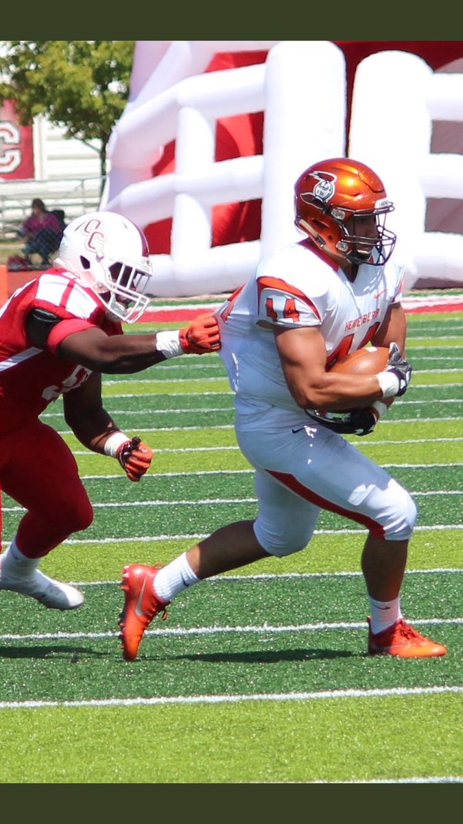 BerneUnionATH's tweet photo. Arm tackles can't bring this BIG DUDE DOWN!! @GalePride @GossIsaac @GalesCoachGoss #ARMS4DAYS https://t.co/6syVngezwR