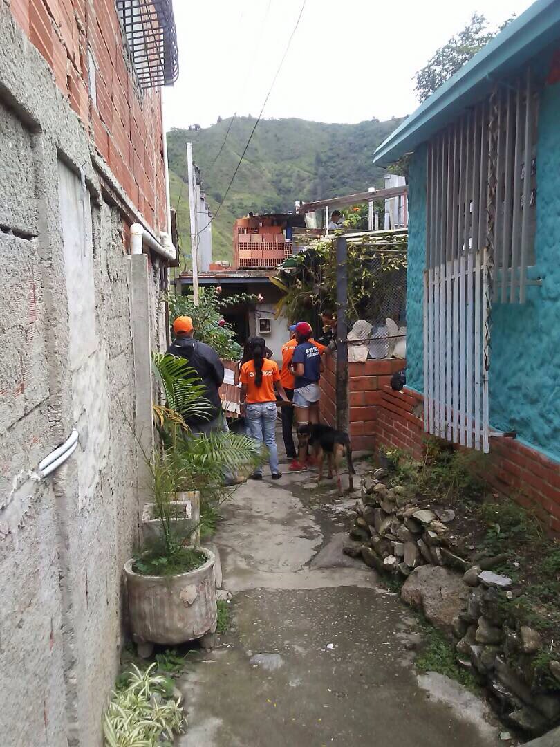 JVPMerida's tweet photo. Los vecinos del Paramito y Carlos Gainza están con el candidato de Leopoldo este #10S vota por @LawrenceACastro porque #MeridaMereceMas https://t.co/BctxgGsqzj