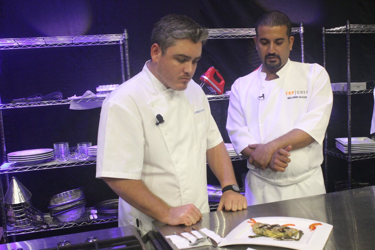 TopChefSV's tweet photo. . @LorenzoTopChef realiza la primera ronda de prueba, recuerda que la hoja de rabano era el ingrediente en esta prueba. https://t.co/Mw7ZKXcb6U