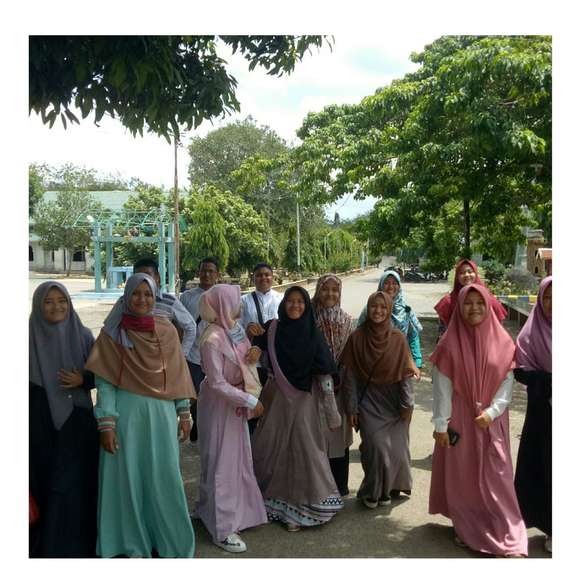 Spend a good day
Laughing too loud
Joking too much
With best friend😁😘