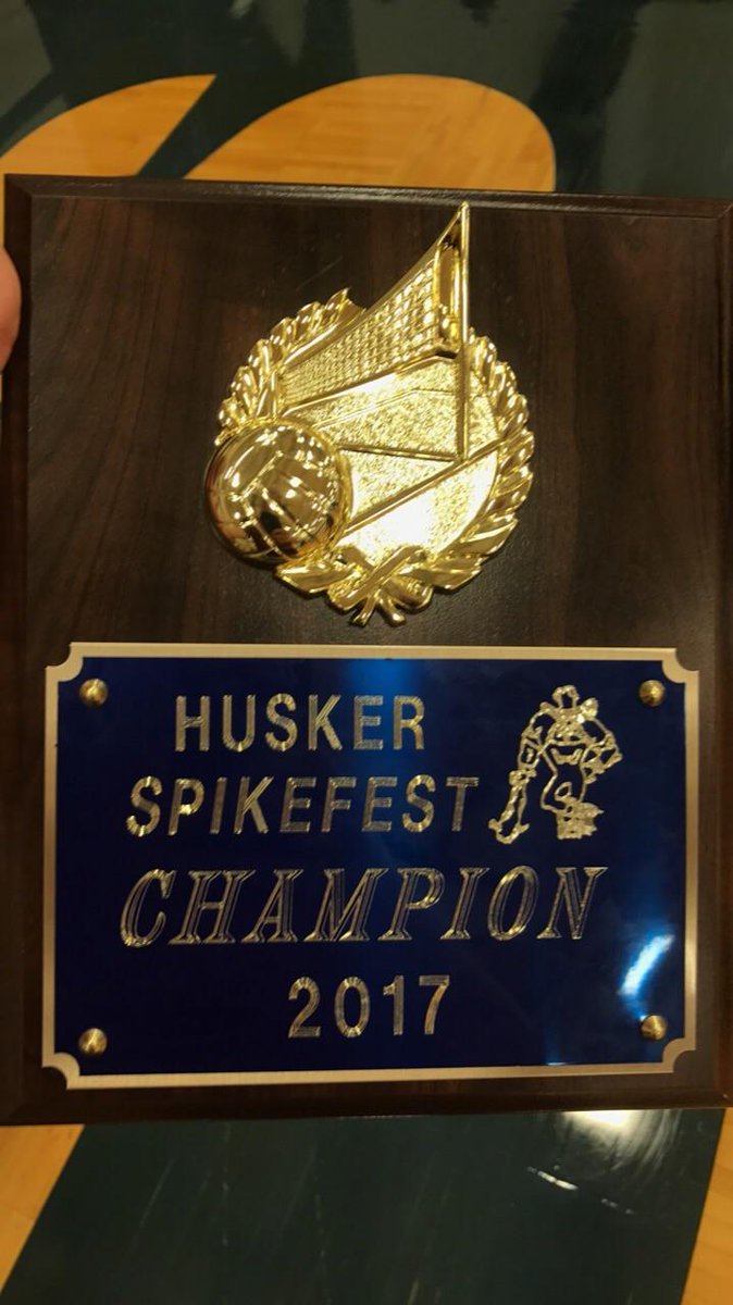 BurgStarJournal's tweet image. WHS defeated Smith-Cotton 25-11, 25-18 in the semifinals and Maryville 25-13, 29-27 in the finals.