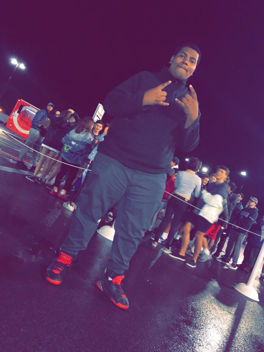 XThaGoat301's tweet photo. New York is lit! 🤙🏾 https://t.co/09MpKSJwNS