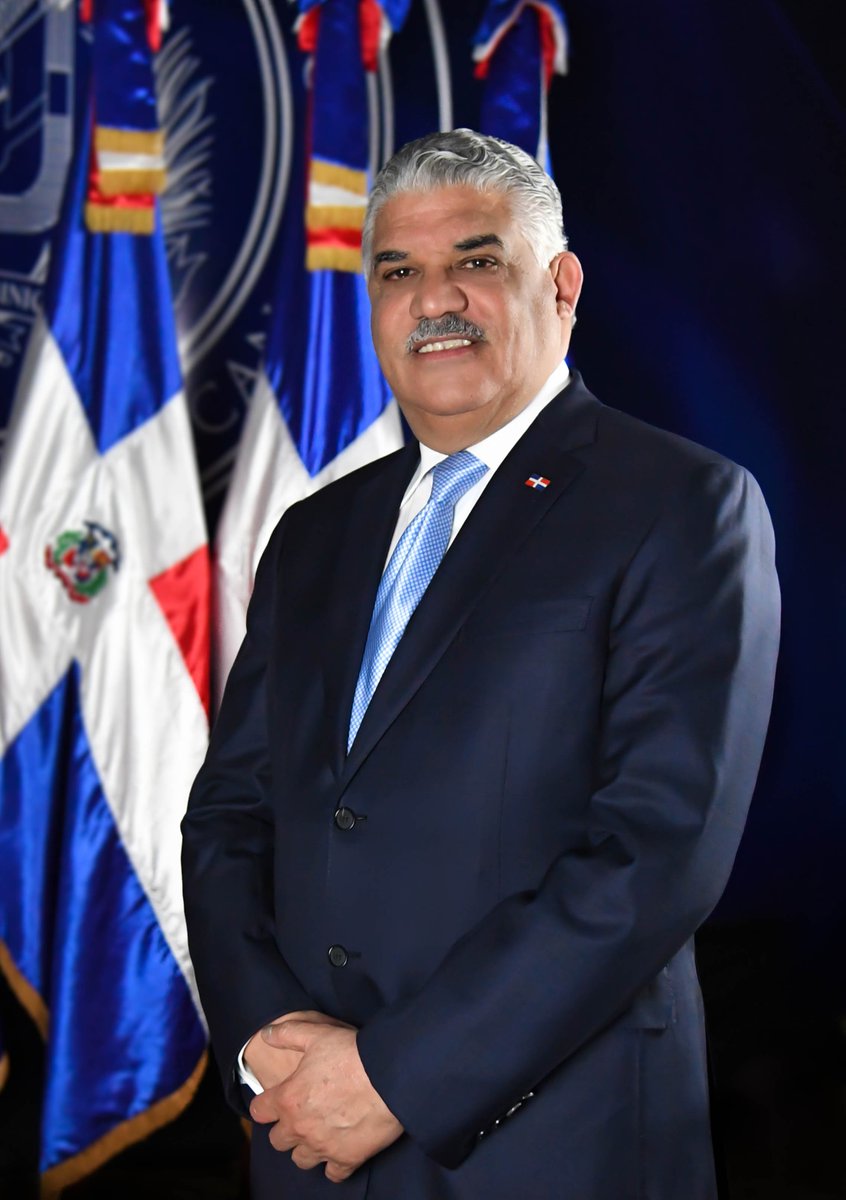 MIREXRD's tweet photo. Canciller @MiguelVargasM instruye cónsules acreditados en #EEUU🇺🇸 asistir afectados por huracán Harvey
🌎#MIREXRD↪️ https://t.co/J2nSdtrivq https://t.co/r9rSHVrmnb