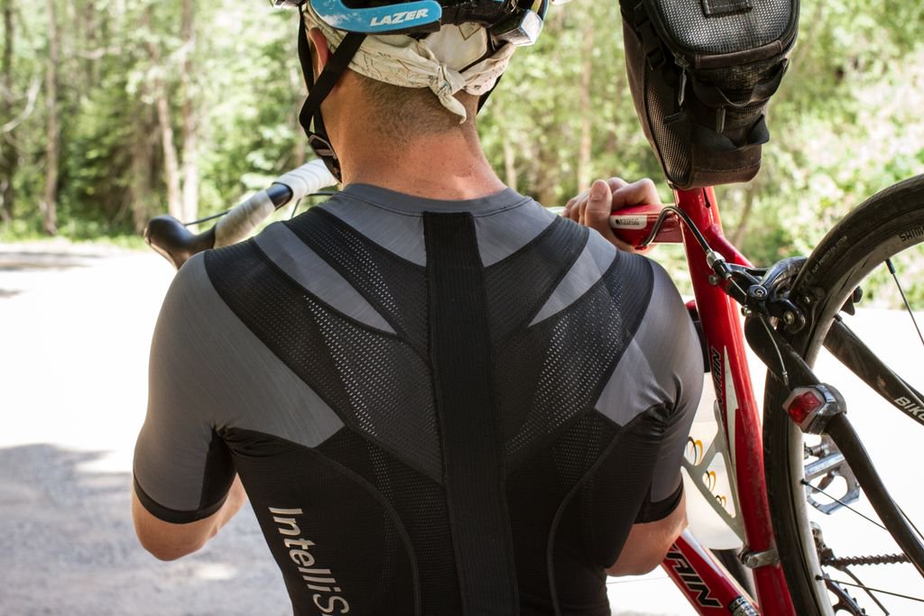 IntelliSkin's tweet photo. Get your summer miles in ☀️ 25% OFF Men's Foundation V-Tee + Crew Tee &amp; Women's Essential Bras + Stride Tights CODE: LABORDAY25 https://t.co/mJxBrRoSuI