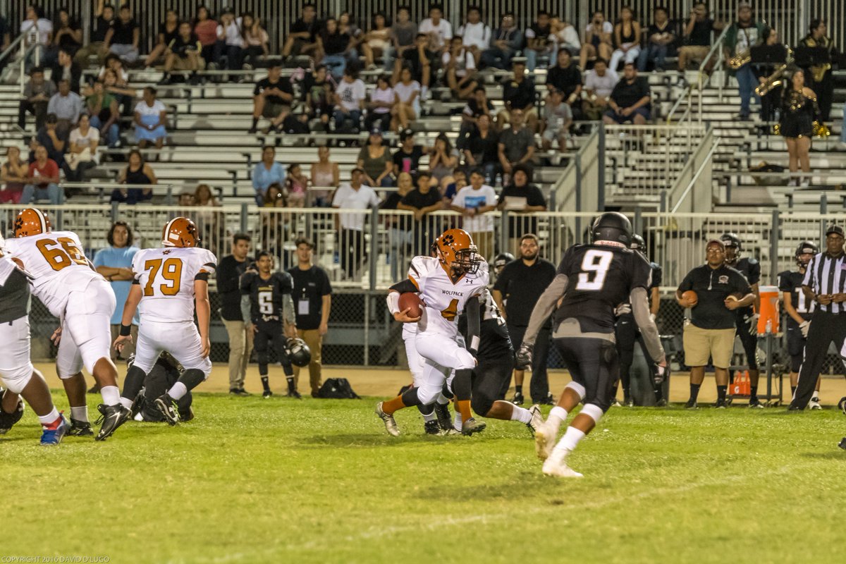 MA_football2016's tweet image. Nelson Gonzalez #4 Sr. ATH 5'6 141lb's 4.8 40 breaking through the defense on his way for another TD. Angelou Wolfpack Football