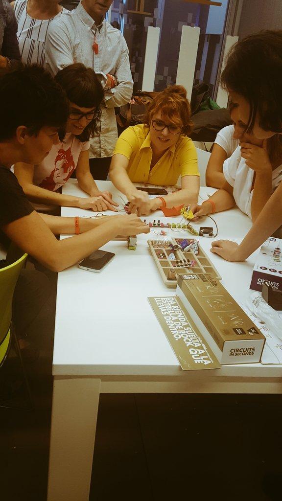 annapiu's tweet photo. Moments de l'intens #ATsummerlab a @mataderomadrid 
#ArtThinking :  l'art és una estratègia educativa de jocs infinits. #repensarelmuseu https://t.co/yWIrmcmw0j