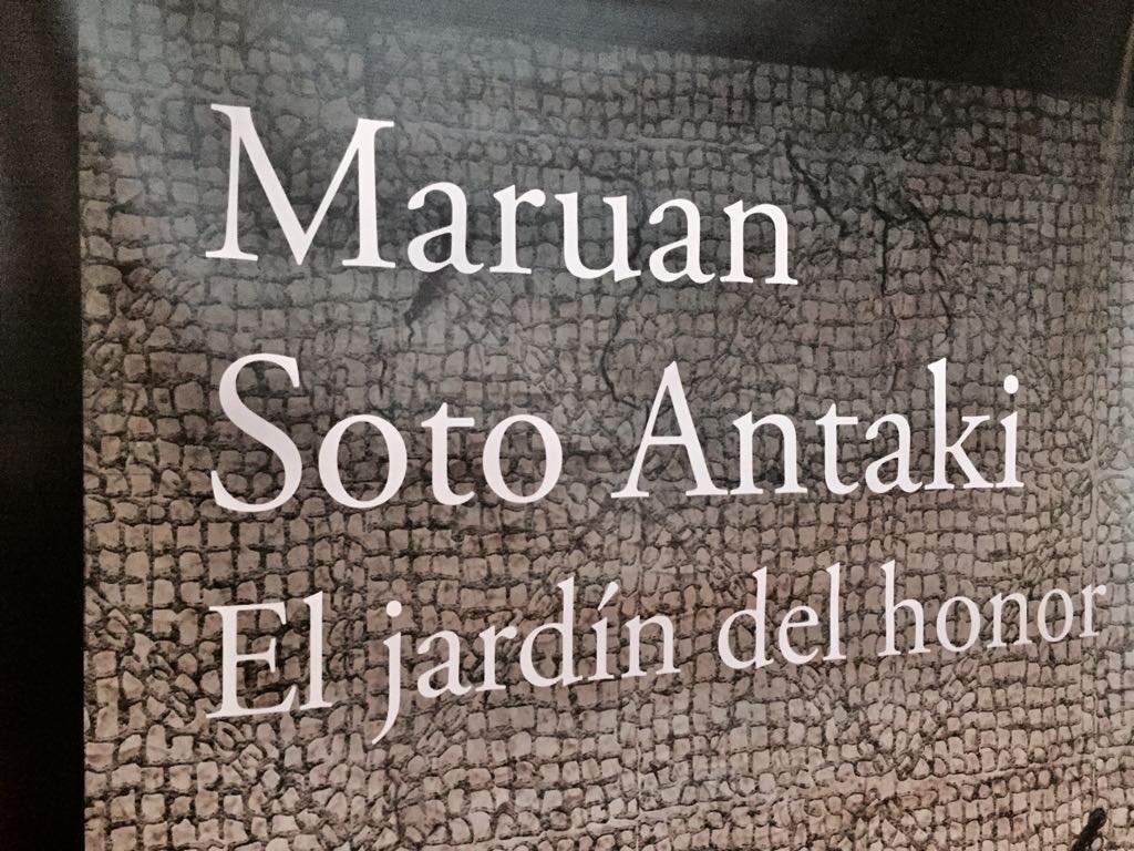 FUL_mx's tweet photo. Ya estamos con @_Maruan en #LaFeriaDeTodos presentando su novela "El jardín del honor". #FUL30 https://t.co/2nFYVHtykf