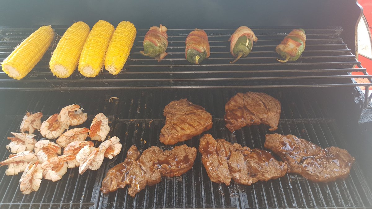 coachalvie's tweet photo. Sunday grilling. Music is on, beverages are nice and cold. #chefiamnot #fuscular #ILove2Eat #garagelifeisrealyo #lovetogrill #cholofit https://t.co/kiUcrOX747