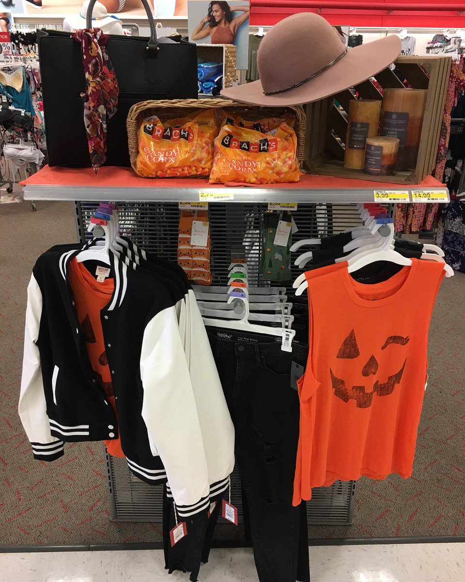 T2346vml's tweet photo. Halloween is just around the corner🎃👻 Grab some candy corn while you shop our new Halloween graphic tees🍬 #T2346 #vmtl @OswaldDebbie https://t.co/KKzkvuLQVj