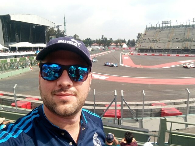 sanchezgernav's tweet photo. @AutosyMas @Toyota_Hybrid @6hrsMexico @ToyotaMex @ToyotaRacingMX @Toyota_Polanco @PepeMontano @pechito37 Yo quiero la chamarra de @Toyota_Hybrid  @AutosyMas @6hrsMexico https://t.co/b8UN4hpoZY