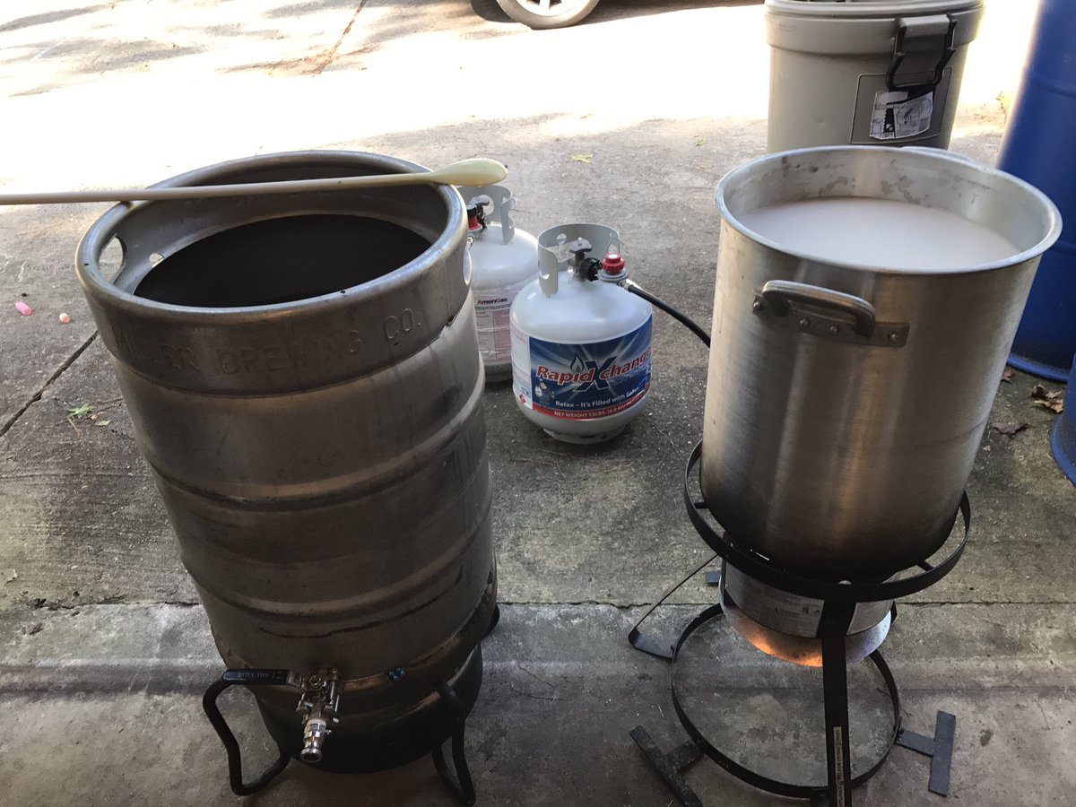 UnderTableBrew's tweet photo. Doubling down with a little hops experiment brew day! @YakimaHops #expj-lime, #expgrapefruit https://t.co/kwuzWyGK4U