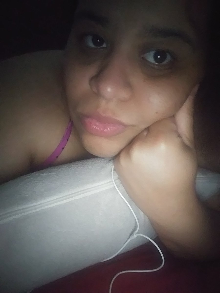 miranda_batts_'s tweet photo. Its still daylight and I am alreay ready for bed! Lmao dont judge me hell!! https://t.co/WDWorfbQ5G